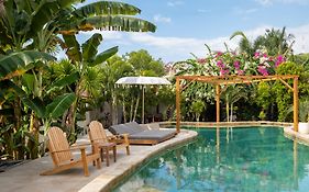 Gili Teak Beach Front Resort